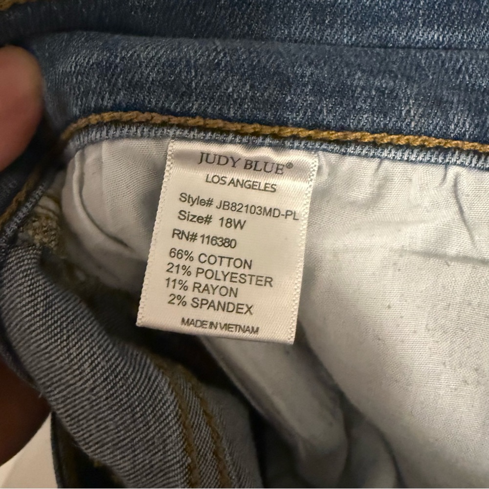 Judy Blue relaxed fit skinny jeans - Picture 4 of 5